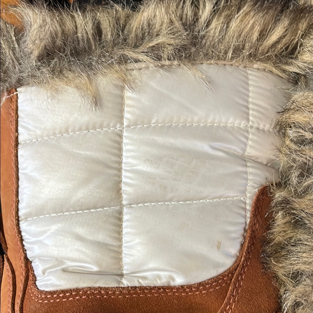 The North Face Tan and White Winter Boots - Picture 7 of 11